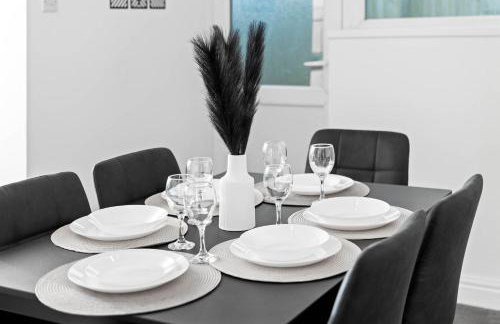 Stylish 3 Bedroom House - Garden - Pool Table - Parking 165M - Foto 4