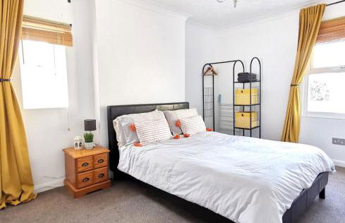 2 bed apt w/ private parking close to town centre - Foto 9