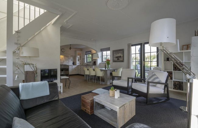 Beautifully Situated Luxury Villa on the Water - Foto 69