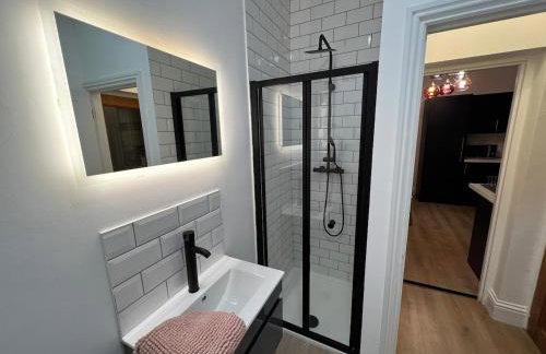 Altrincham House - 2BR - Sleeps 6 - WiFi - Parking - Foto 27