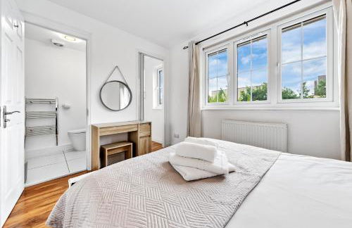 4 Bedroom House by Homestyles Hosts - Short Lets and Serviced Accommodation Islington - Private En-Suite - Foto 77