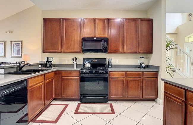 Fantastic 7 Bed 6 Bath in Prestigious Gated Comm - Foto 20