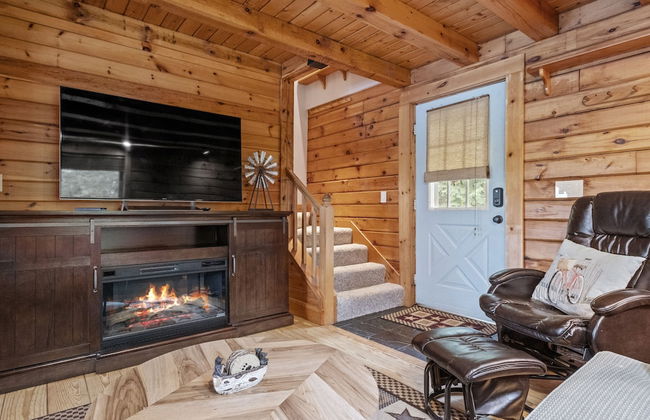 Private Lakefront - Luxury Log House - Photo 8