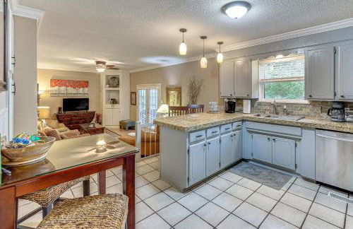 Sunroom and Yard Charming Hot Springs Home! - Foto 10