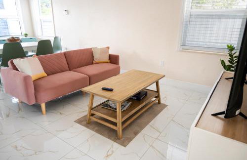 Central Getaway in Little Havana Near Airport, Wynwood, Calle 8 Brickell, Coral Gables and more , Fenced parking - Foto 14