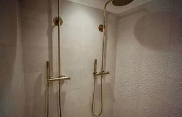 La Parenthèse Suites - appartement luxueux avec sauna et baignoire balnéo - Foto 5