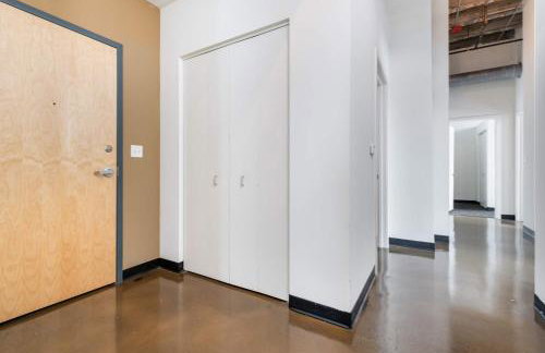 West Loop - City Views With In & Out Parking 1 - Photo 32