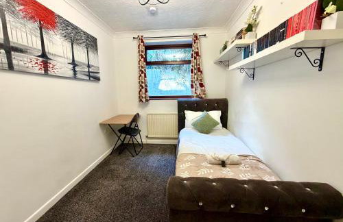 Indoor Heated Pool - Large Family Home - Sleeps 12 - Near Bournemouth Beach - Photo 48