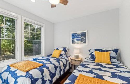 Steps to Beach + Sunset Views! East Marion Home - Foto 16