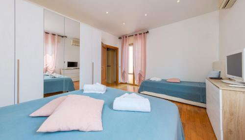 Gate1-MarcoPoloAirport-3 Camere da letto-Wifi-Netflix-15' da Venezia - Foto 3, wardrobe