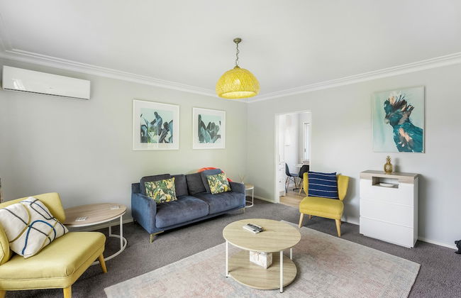 Inner City Retreat - WiFi - Netflix - Photo 25