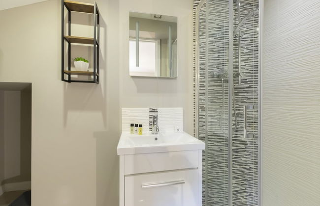 Elliot Oliver - 2 Bedroom Garden Apartment With Parking - Photo 14