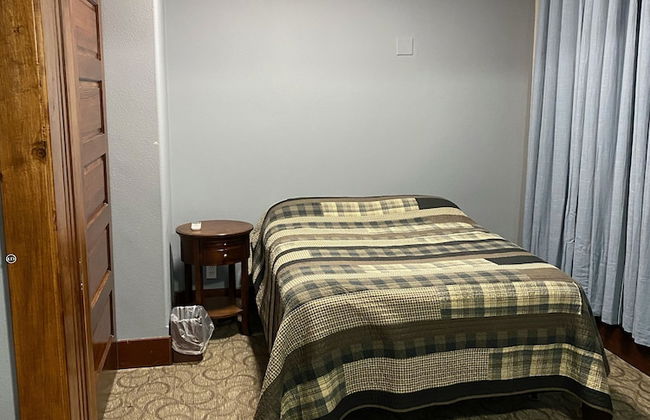 Burge Hotel - Photo 6