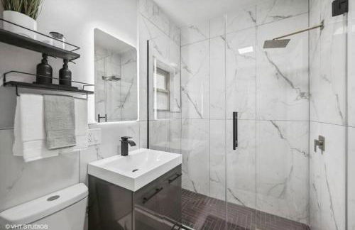 The Chic Urban Oasis Near the Lake! - Foto 14