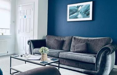 Five Bedroom Five Bathroom House - Dalkeith - Photo 3