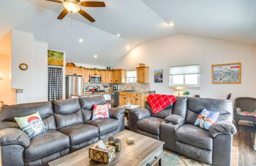 Hike, Ski and Explore Townhome with Yard in Fraser! - Foto 1