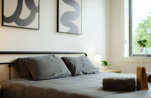 Above The Roots - Stylish 1BD on the Square - Foto 29