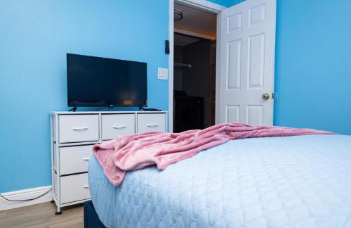 3BR Disney Home with Pool , Arcade and Hot Tub - Photo 17