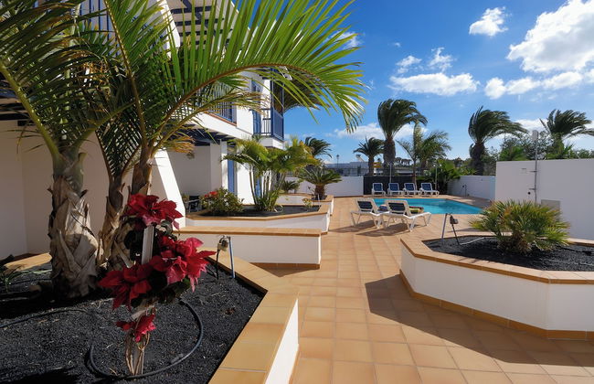 Impeccable 2-bed Apartment No 2 in Playa Blanca - Photo 11