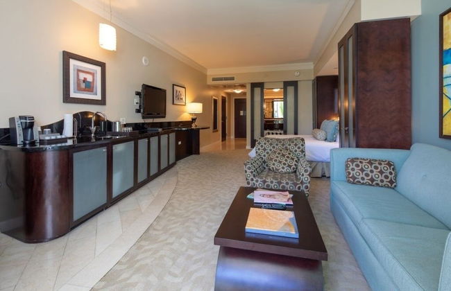 Fontainebleau Sorrento Pool View Junior Suite 1 Bedroom Hotel Room - Photo 7