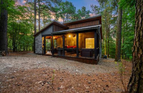 Romantic 1BR Cabin in Broken Bow HotTub, FirePit - Foto 47