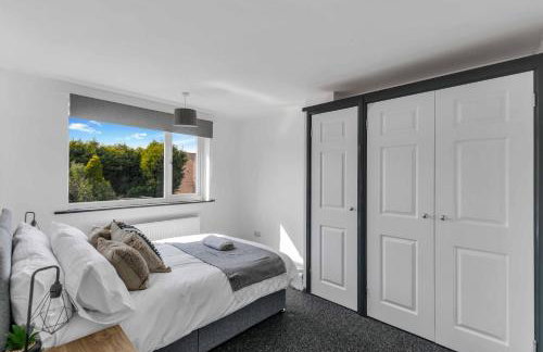 Group-Friendly 4-BR Home with Space & Comfort - Foto 17