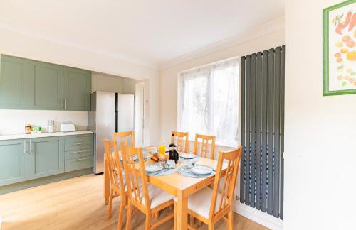 Comfortable 4-Bedroom Heaven in Thetford - Foto 17