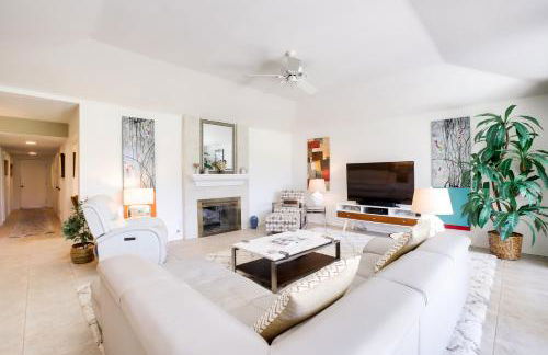 Sunny Palm Springs Haven Fenced Patio, 6 Pools! - Foto 4