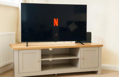 Manchester Stay Hub - 2BR with Free Parking, Near Airport & Attractions - Foto 15