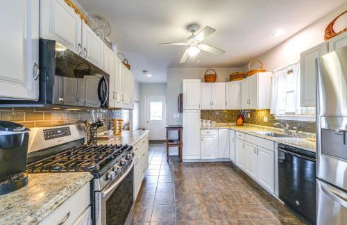 Marshfield Home with 4 Decks and Private Beach Access! - Foto 6