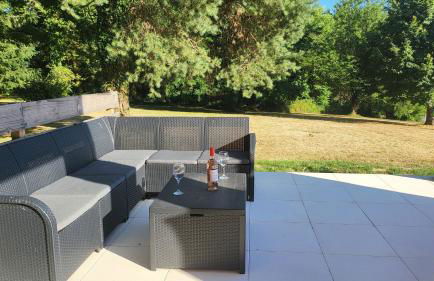 Lovely Modern 6-Bed Retreat Near 3 Swimming Lakes, Perfect for Families - Foto 9