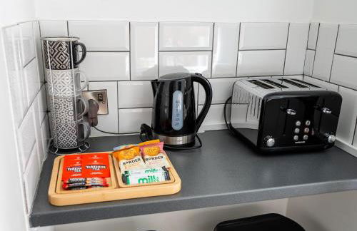 Tettenhall Lodge Gardens - Photo 17