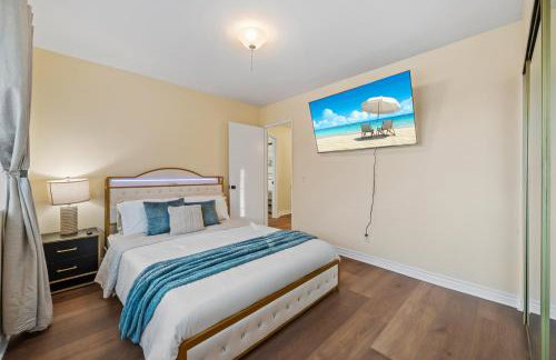 Entire Private Home with 4 Bedrooms, Pool, Hot Tub, King Bed, Garage, Available Now - Foto 73