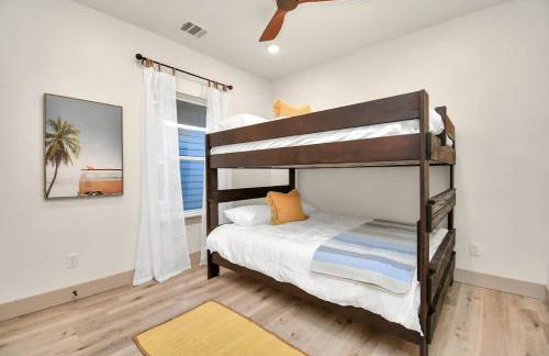 Bay Breeze Bungalow - Game Room & Pet Friendly - Foto 30