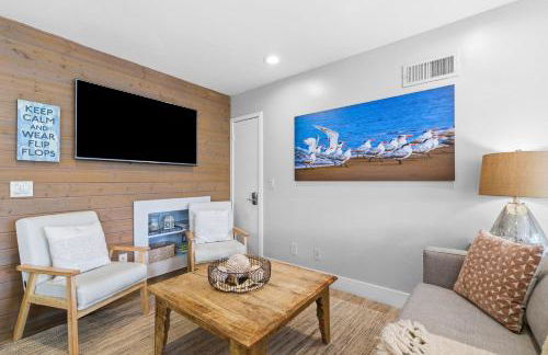 Stunning Beach Home - large patio, parking, ac & dog friendly! - Foto 63