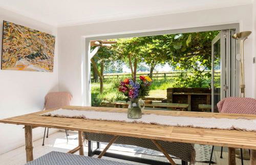 Lower Barn House at Westerlands Farm Sleeps 11 - Foto 1