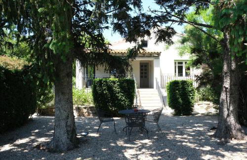 vacation rental with pool and poolhouse, close to arles in moulès- sleeps 8 - Foto 19