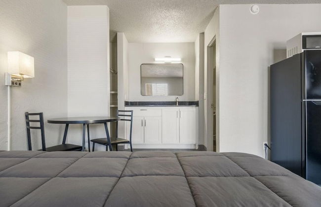 LTA Suites Brookside - Photo 4