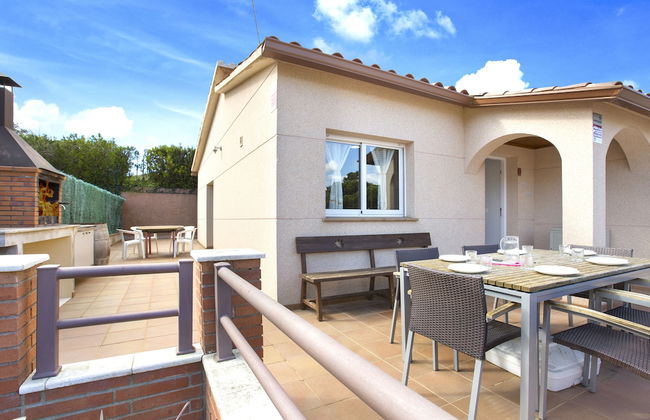 Villa Ferreira - Photo 1