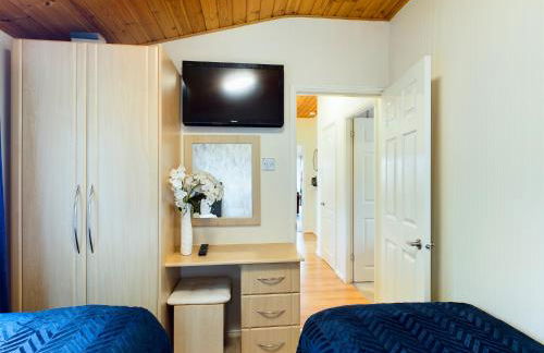 3 Bedroom Lakeview Lodge - Ensuite & Balcony Deck - Foto 47