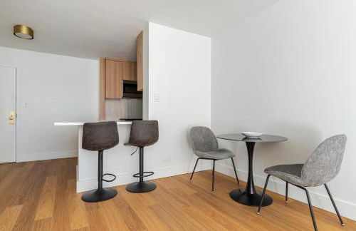 Blueground Yorkville pool nr Carl Schurz Park NYC-2094 - Foto 5