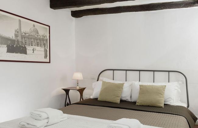 Diana in Pantheon Apartment - Photo 3