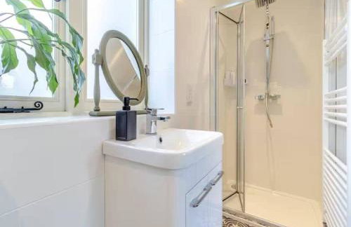 Stunning Barn with Hot Tub on a Secluded Farm - Foto 18