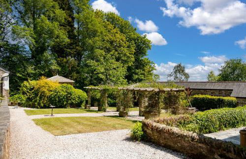 Corn Barn at East Trenean Farm -Luxury Cornish Barn Conversion sleeping 8 with hot tub, private garden, rural views and EV facilities - Foto 40