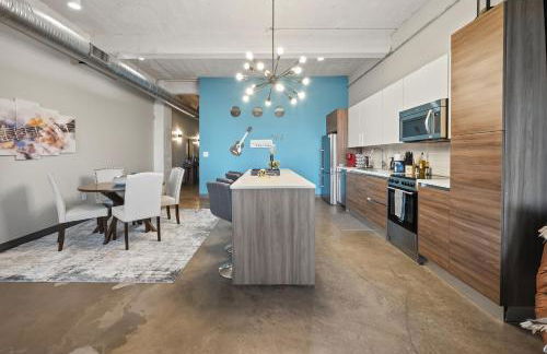 Spacious 1BR loft with flexible group sleeping - Foto 18