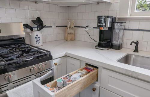 2 bed, 2 bath, historic beauty, walk downtown - Foto 29