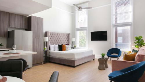 Bright 2BR Loft Sleeps 7 with Full Kitchen and Fast WiFi - Foto 4