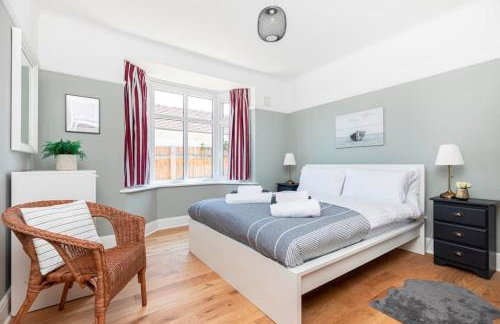 DRIFTWOOD by BOURNECOAST - An Exquisite Chalet Bungalow with a Sauna, BBQ Hut and Garden - HB6339 - Foto 35