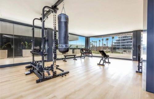 Luxury complex beachfront apartment, infinity pool, sauna, gym and large terrace - Foto 25