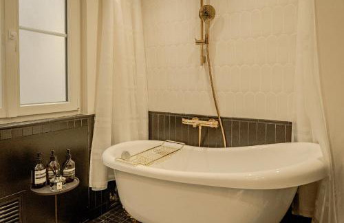 Apartment with Eiffel Tower view - Photo 33